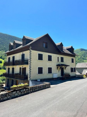 Cozy Pyrenees Mountain Retreat